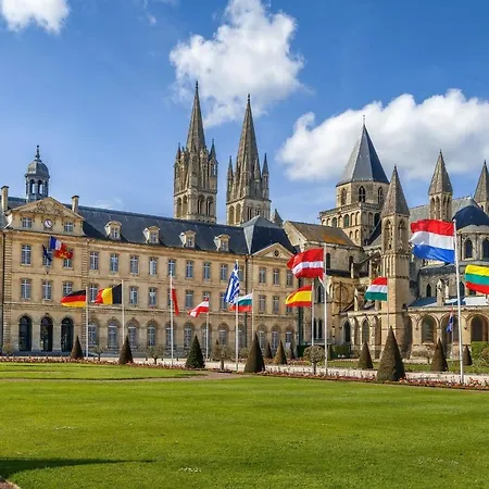 La Plume De Malherbe - Parking - Coup De Coeur Caen